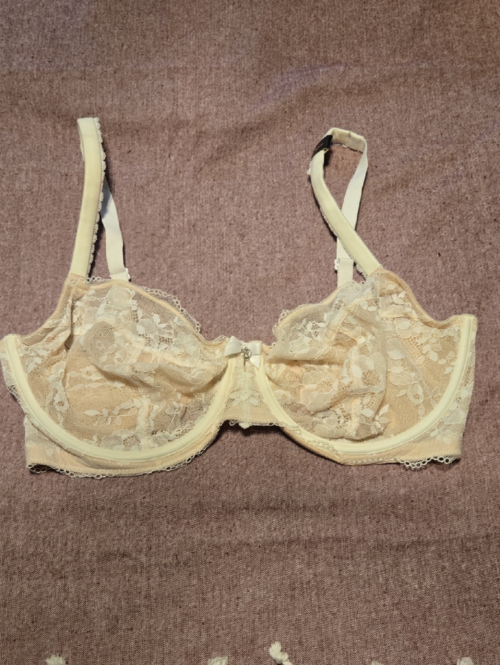 New Victoria's Secret Cream Lace Underwire Bra